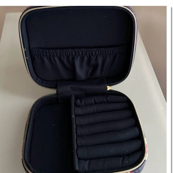 ANN TAYLOR JEWELRY CASE - Picture 3 of 4